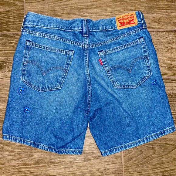 Levi’s Flower Embroidered Denim Shorts Size 27 - Picture 2 of 3